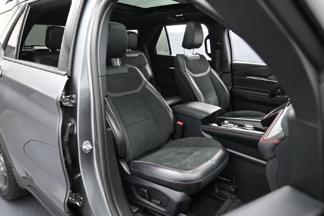 Certified 2025 Ford Explorer ST w/ Sun And Sound Package AWD/4WD image 32