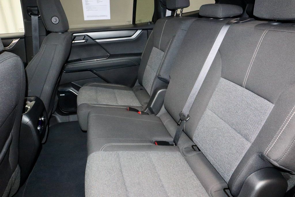 Used 2025 GMC Acadia Elevation image 25