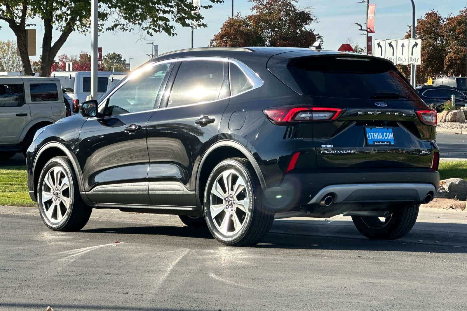 Certified 2025 Ford Escape Platinum w/ Premium Technology Package AWD/4WD image 6
