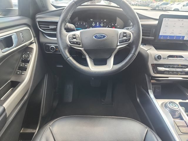 Certified 2022 Ford Explorer XLT w/ Equipment Group 202A AWD/4WD image 9