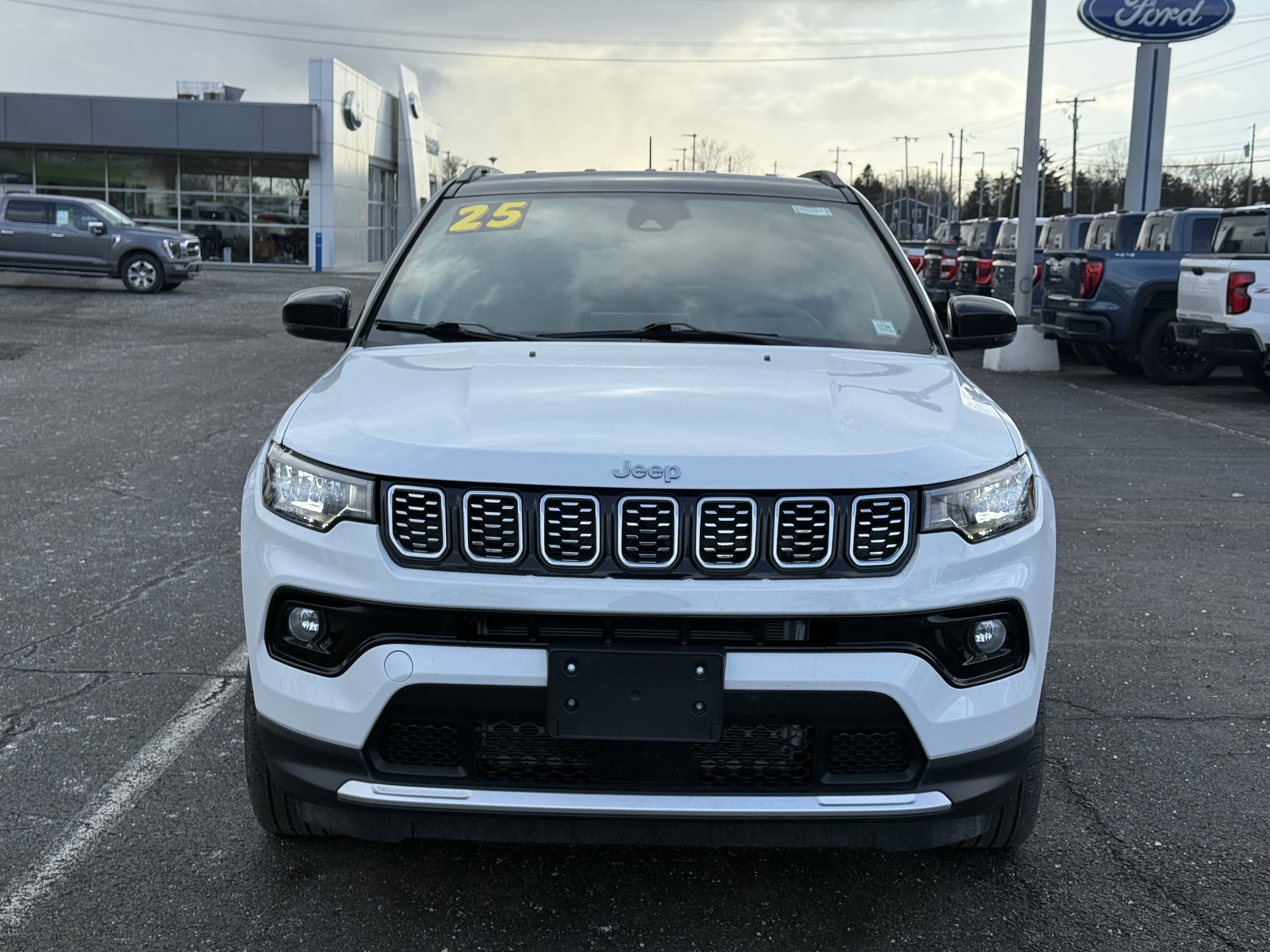 Used 2025 Jeep Compass Limited image 6
