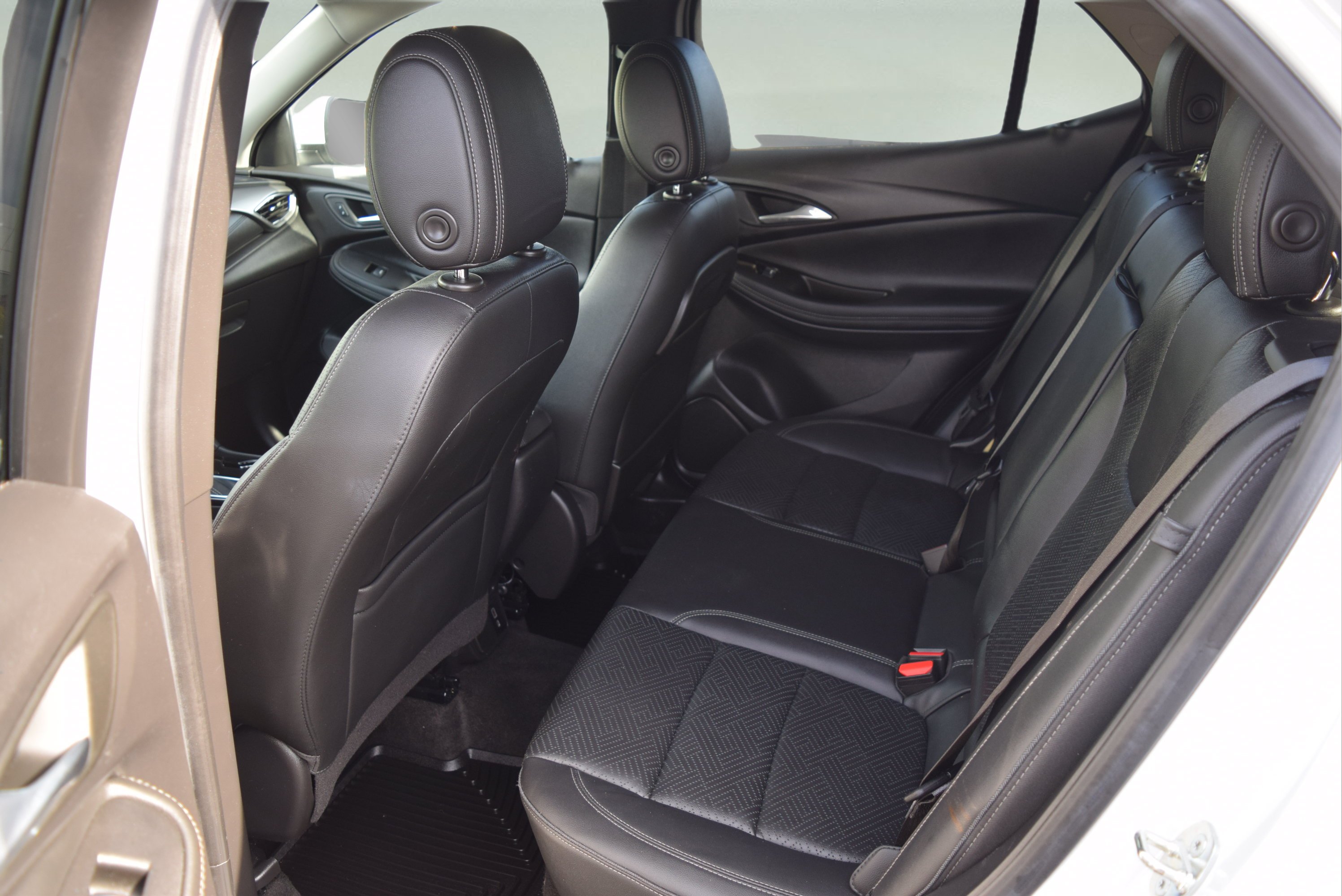 Used 2022 Buick Encore GX Essence AWD/4WD image 8