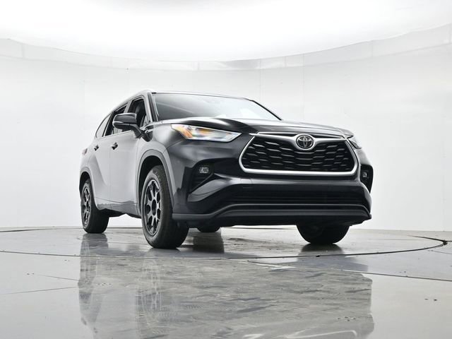 Used 2024 Toyota Highlander XLE FWD image 36