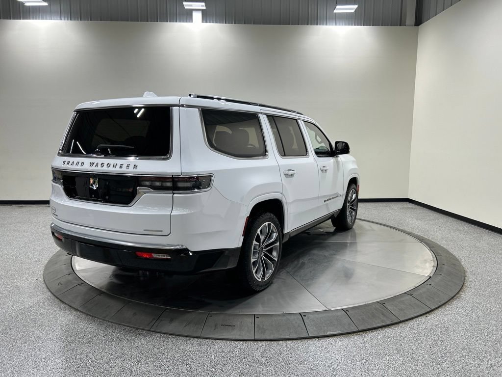 Used 2023 Jeep Grand Wagoneer Series III AWD/4WD image 7