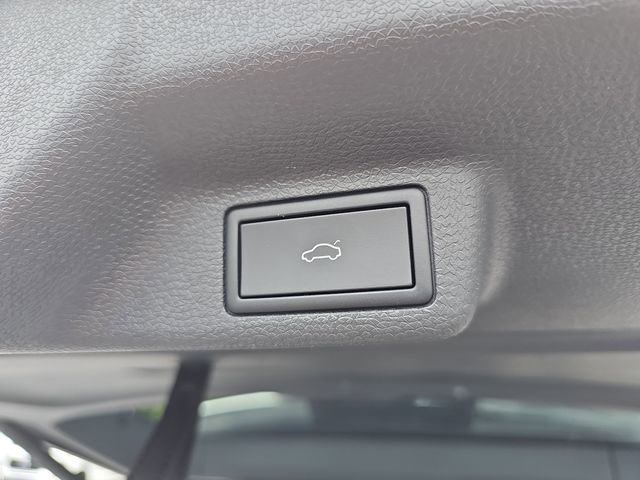 Used 2025 Volkswagen ID. Buzz Pro S RWD image 14