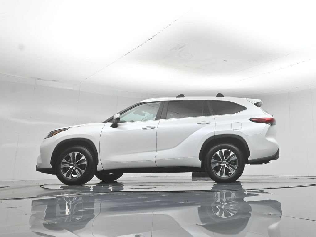 Used 2023 Toyota Highlander XLE FWD image 55