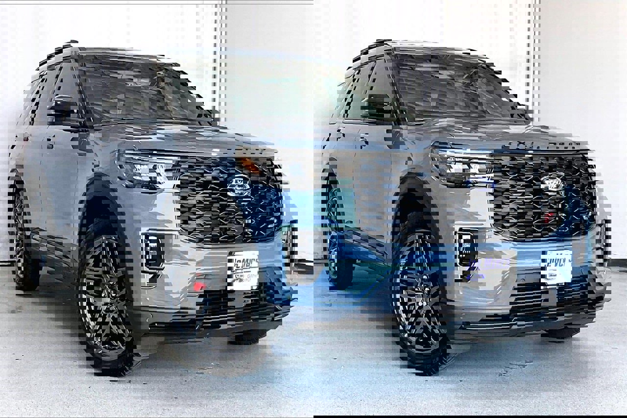 Certified 2025 Ford Explorer ST image 5