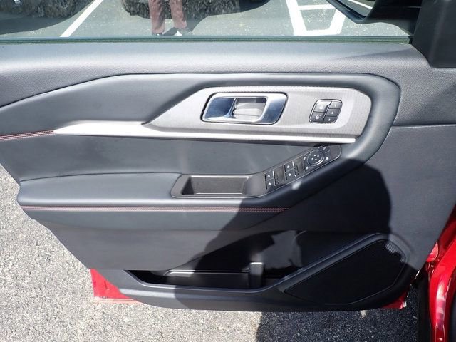 Certified 2025 Ford Explorer ST-Line w/ Premium Package image 23