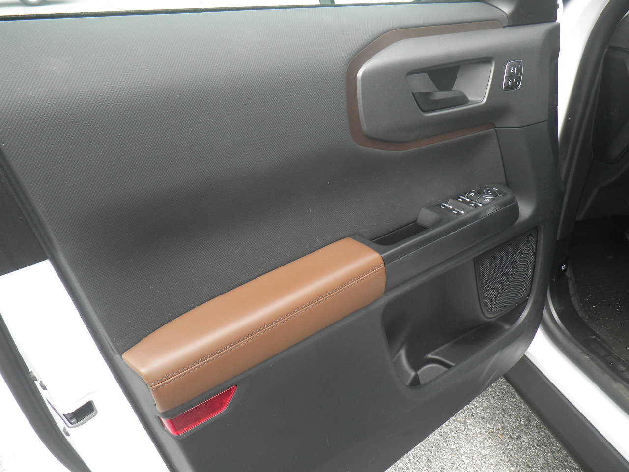 Certified 2025 Ford Bronco Sport Outer Banks w/ Outer Banks Tech Package+ AWD/4WD image 17