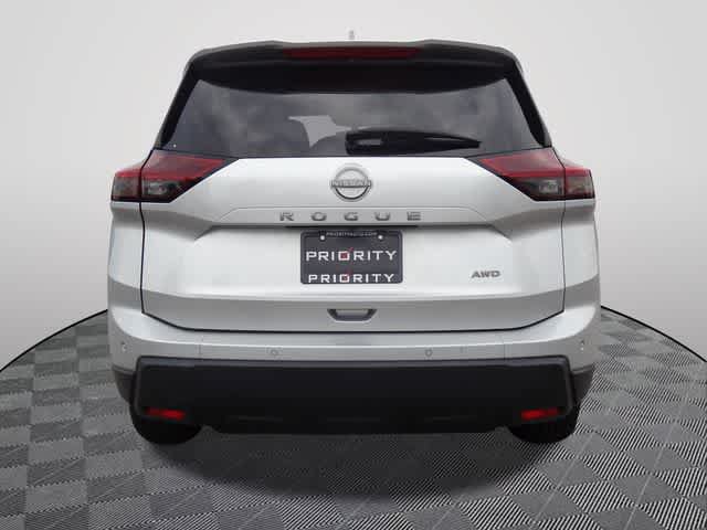 Used 2025 Nissan Rogue SV AWD/4WD image 3