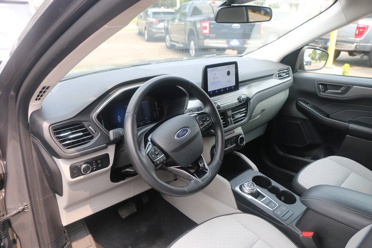 Certified 2024 Ford Escape Active AWD/4WD image 29