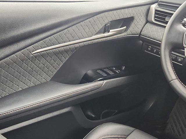 Used 2025 Toyota Camry XLE AWD/4WD image 11