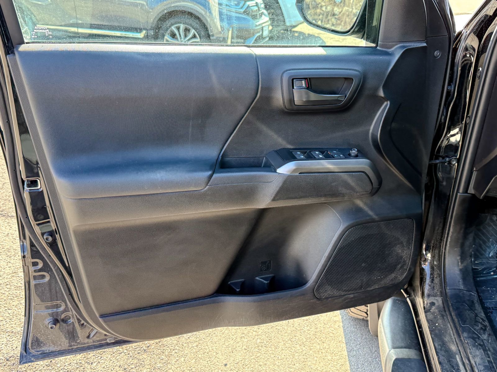 Used 2023 Toyota Tacoma TRD Sport w/ Black Out Package (TMS) image 11