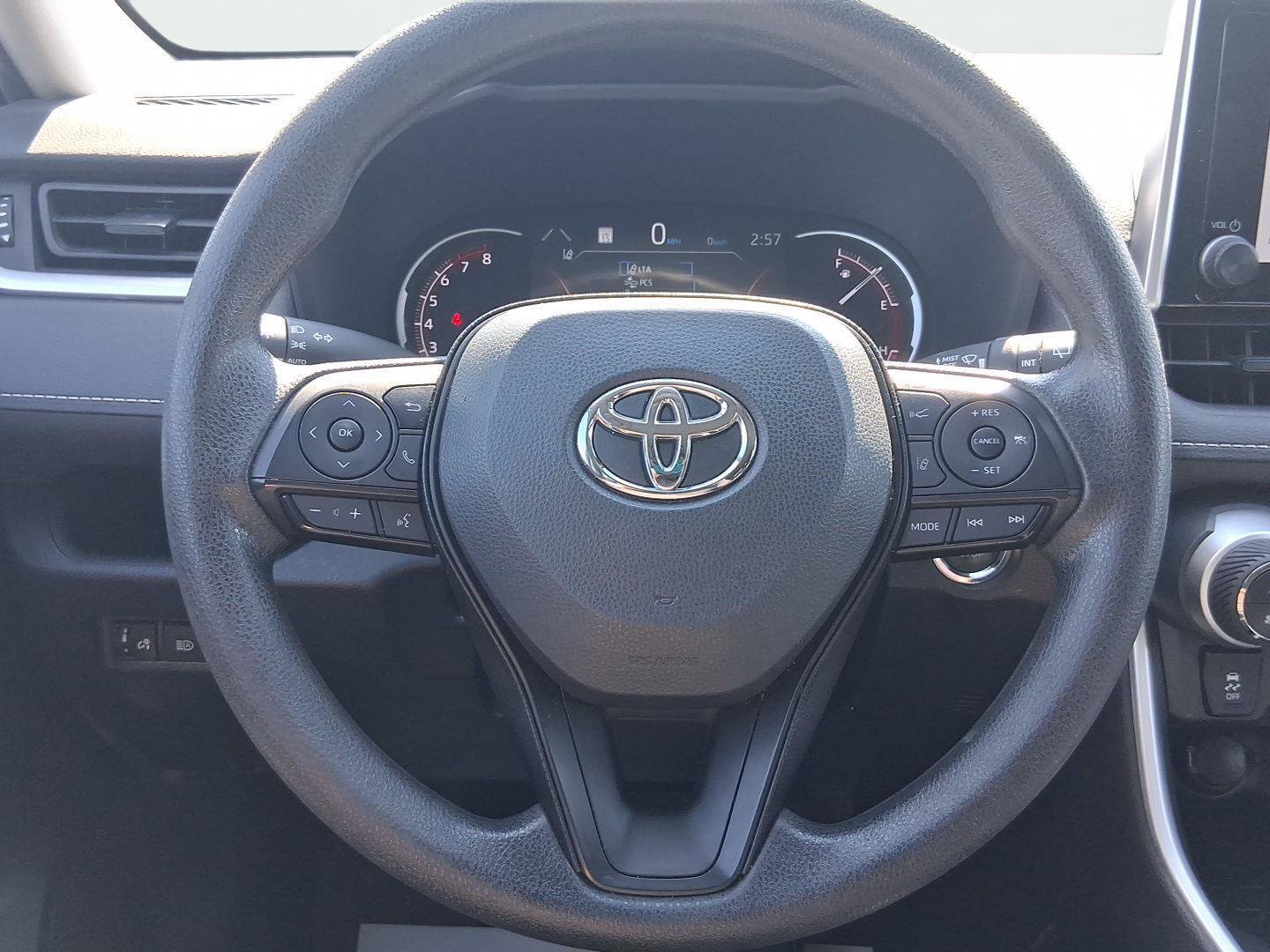 Used 2025 Toyota RAV4 XLE AWD/4WD image 15