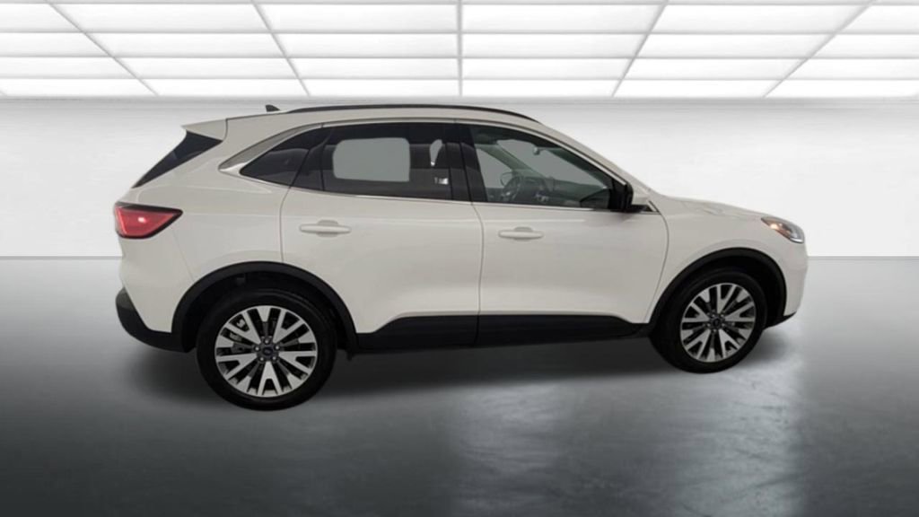 Certified 2022 Ford Escape Titanium w/ Class II Trailer Tow Package image 9