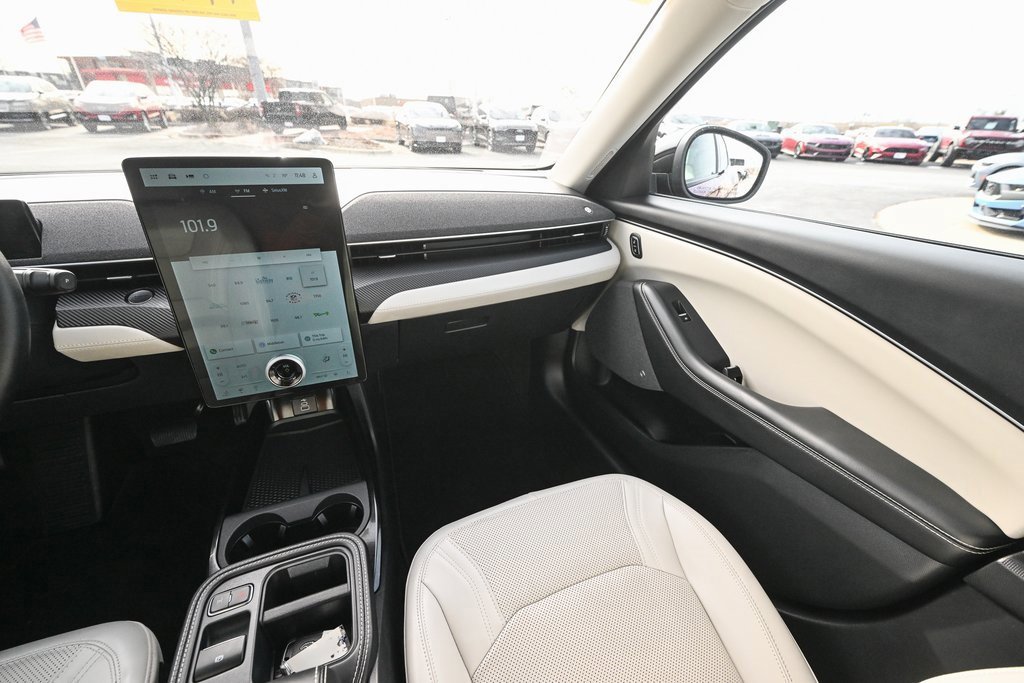 Certified 2025 Ford Mustang Mach-E Premium image 37