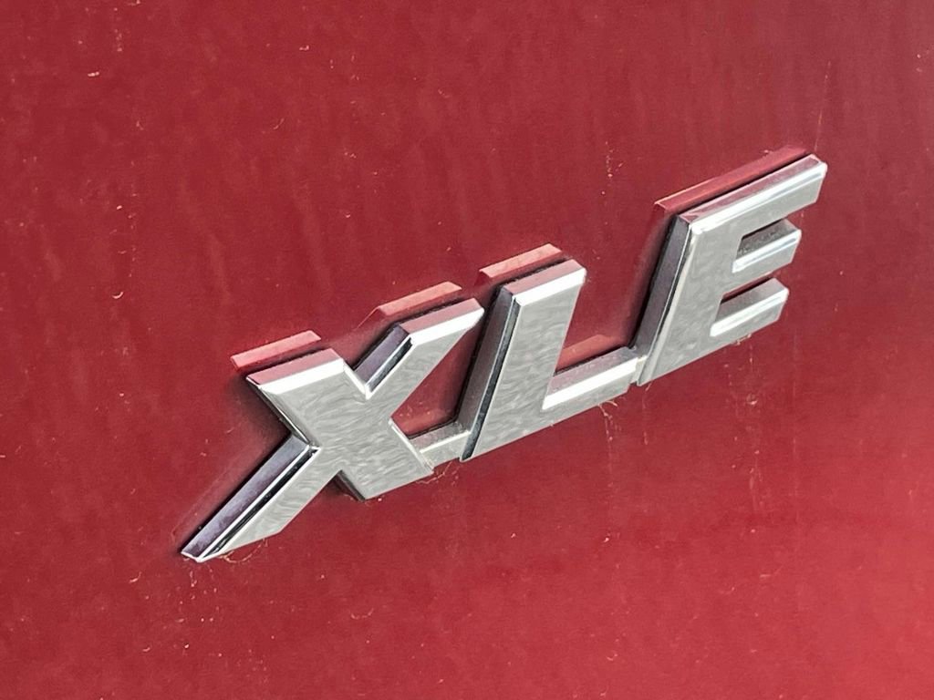 Used 2020 Toyota RAV4 XLE Premium image 9