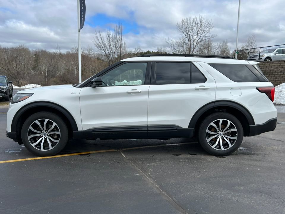 Certified 2025 Ford Explorer ST-Line image 5