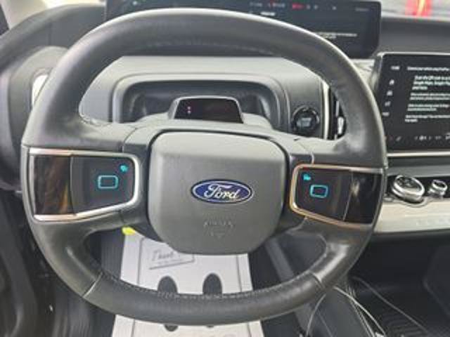 Certified 2025 Ford Expedition Active AWD/4WD image 10