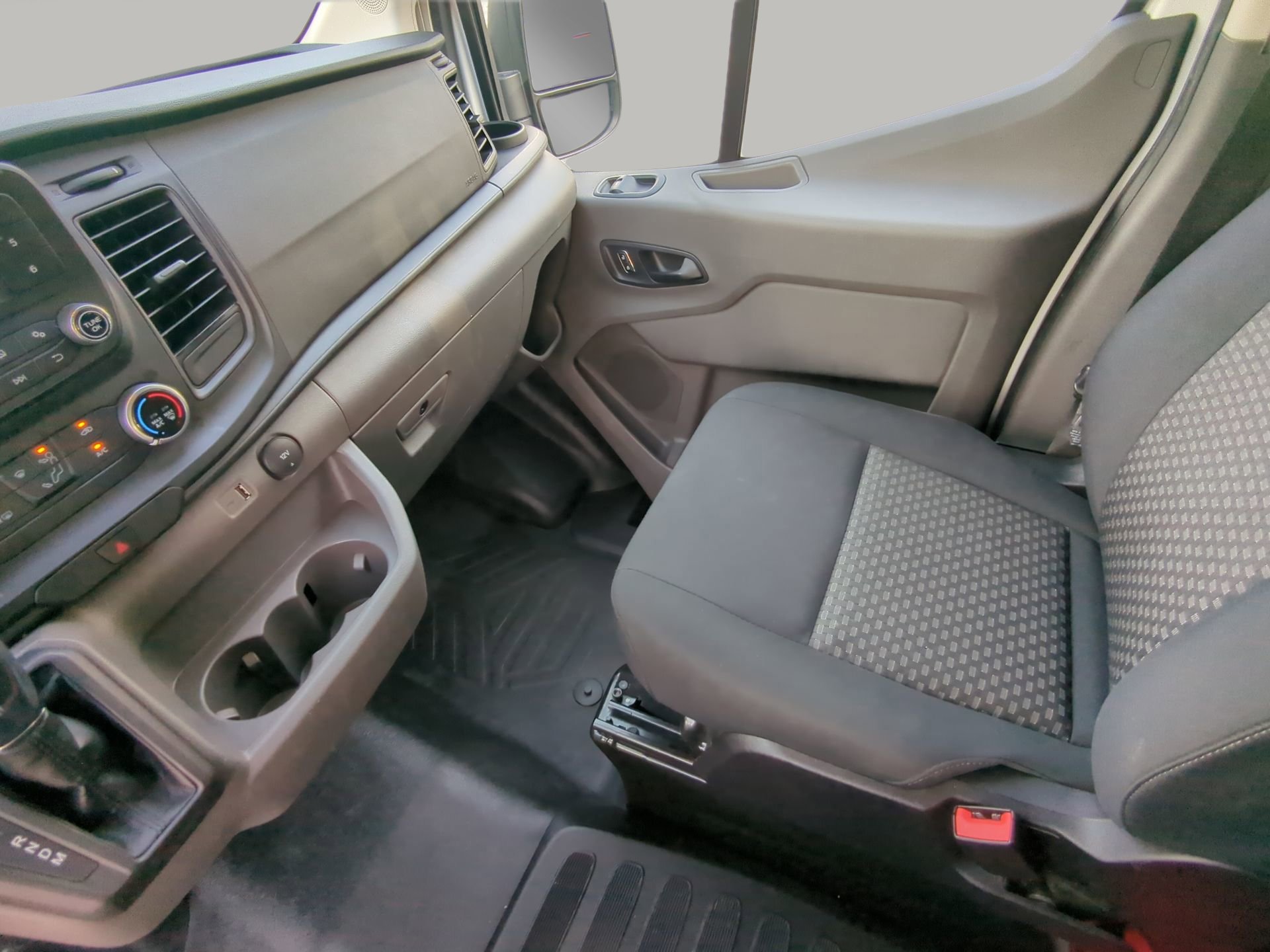 Certified 2025 Ford Transit 250 Low Roof w/ Exterior Upgrade Package RWD image 52