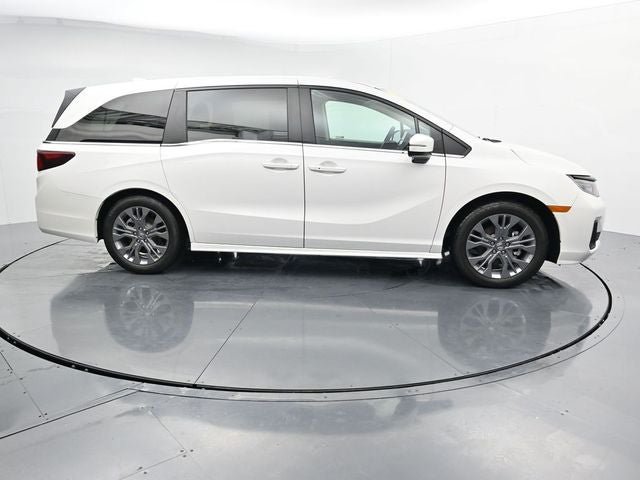 Used 2025 Honda Odyssey Touring image 12