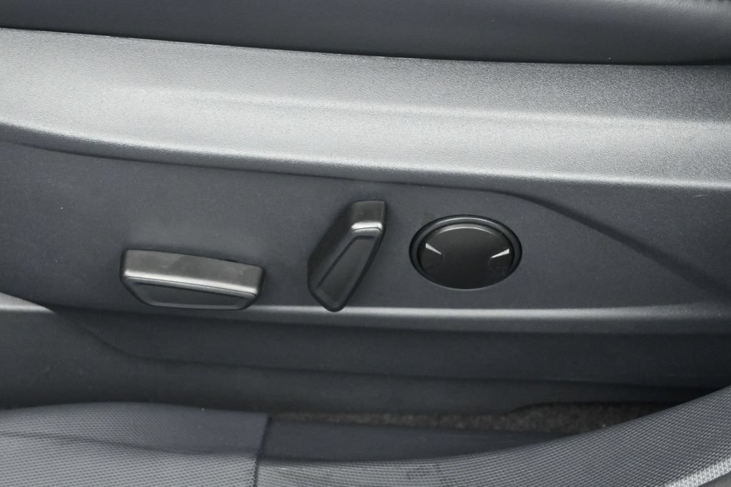 Certified 2025 Ford Mustang Mach-E Select RWD image 9