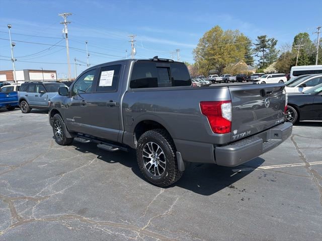 Used 2022 Nissan Titan SV image 3