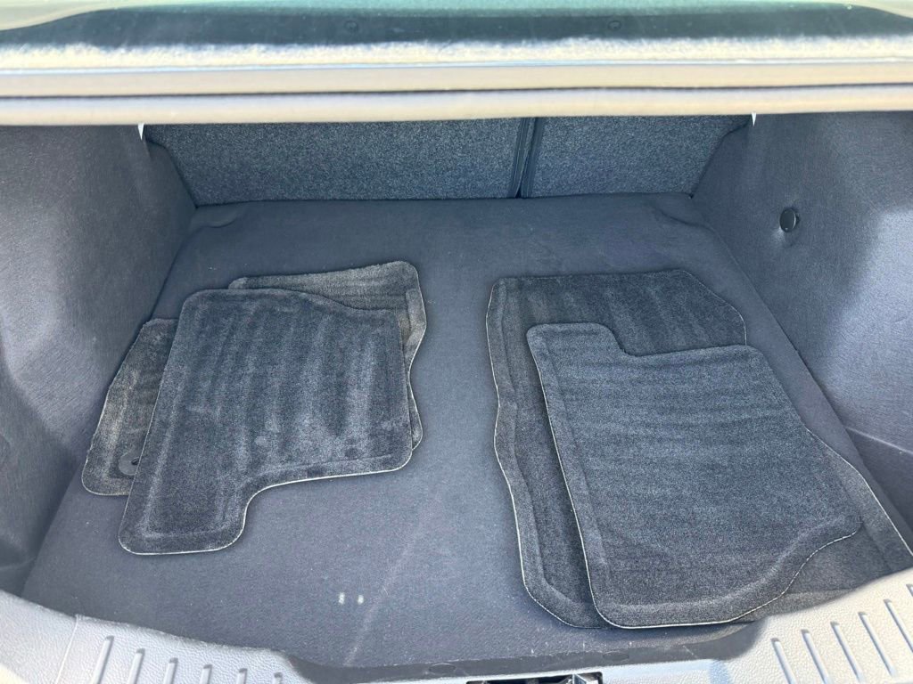 Certified 2018 Ford Focus SE FWD image 10