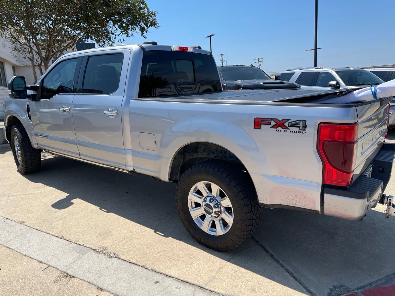 Certified 2022 Ford F250 Platinum w/ FX4 Off-Road Package AWD/4WD image 10