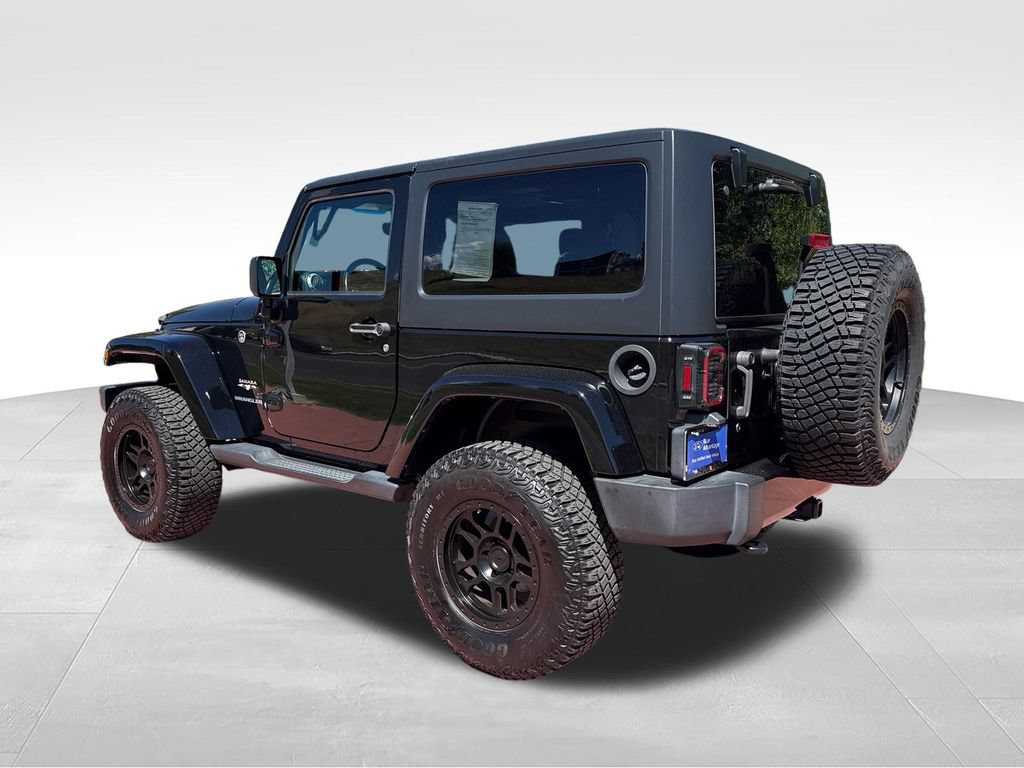 Used 2017 Jeep Wrangler Sahara w/ Dual Top Group AWD/4WD image 5