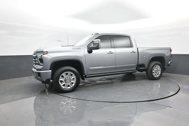 Used 2024 Chevrolet Silverado 2500 High Country w/ High Country Premium Package AWD/4WD image 4