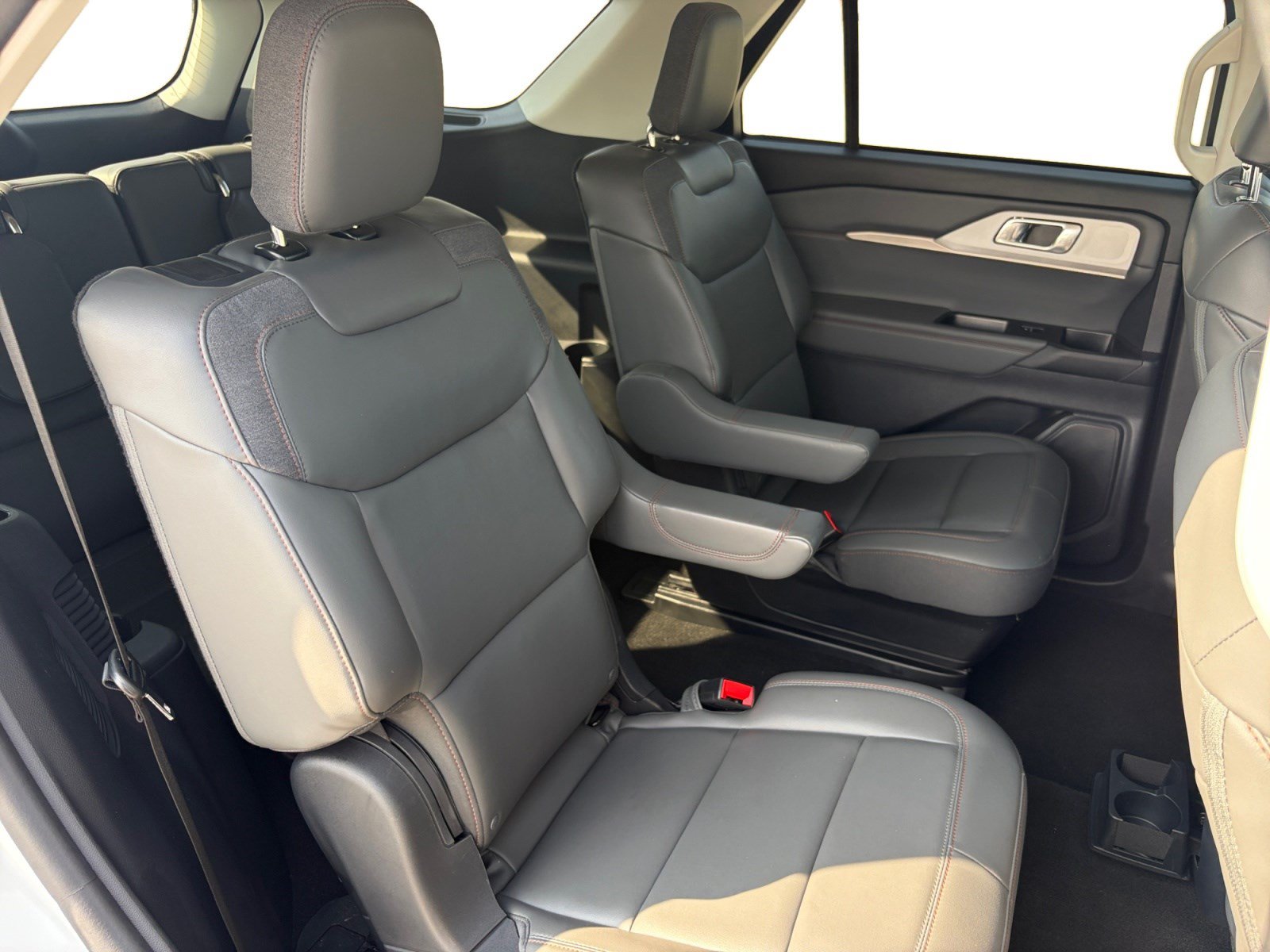 Certified 2025 Ford Explorer Active w/ Active Comfort Package RWD image 22