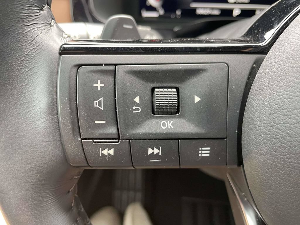 Used 2023 Nissan Pathfinder Platinum w/ Cargo Package FWD image 26