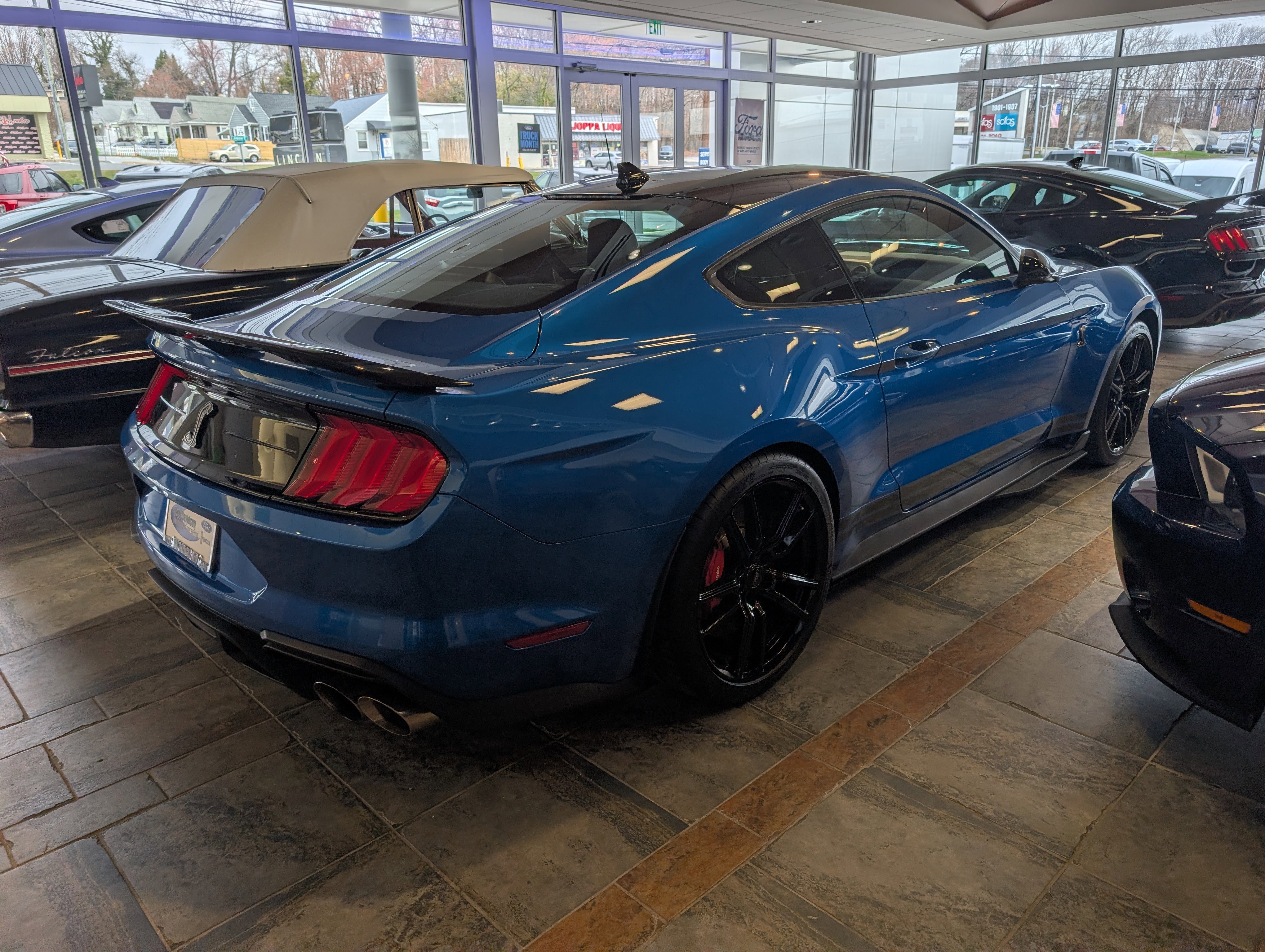 Certified 2021 Ford Mustang Shelby GT500 w/ Technology Package RWD image 3