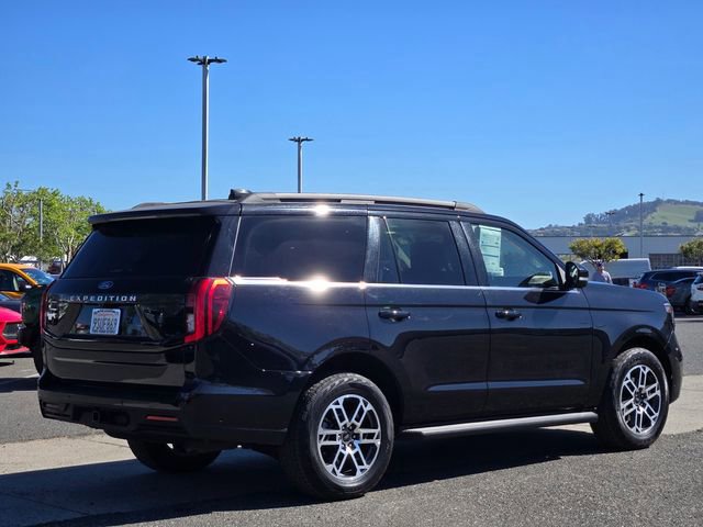 Certified 2025 Ford Expedition Active image 3