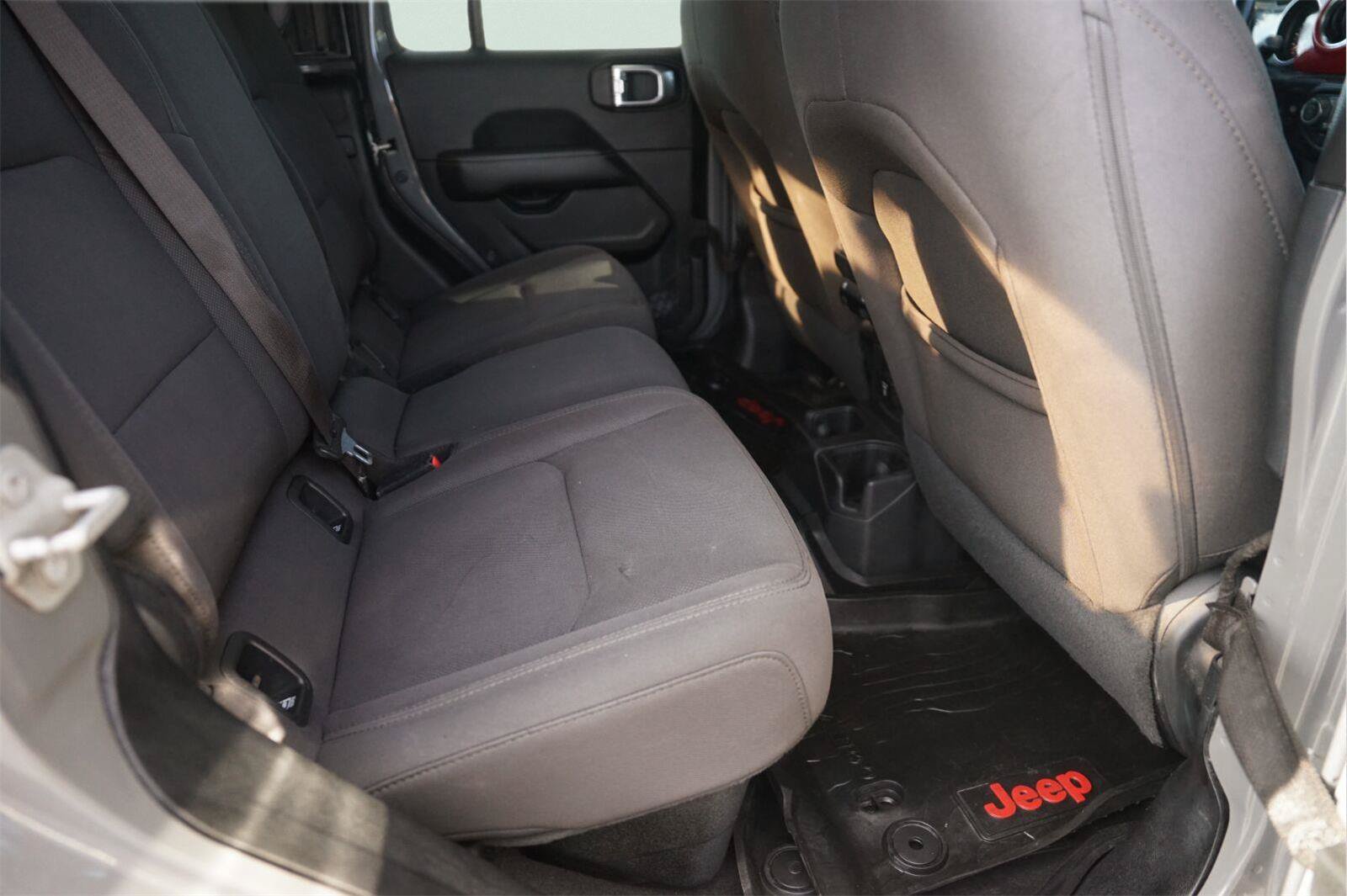 Used 2020 Jeep Gladiator Overland AWD/4WD image 15