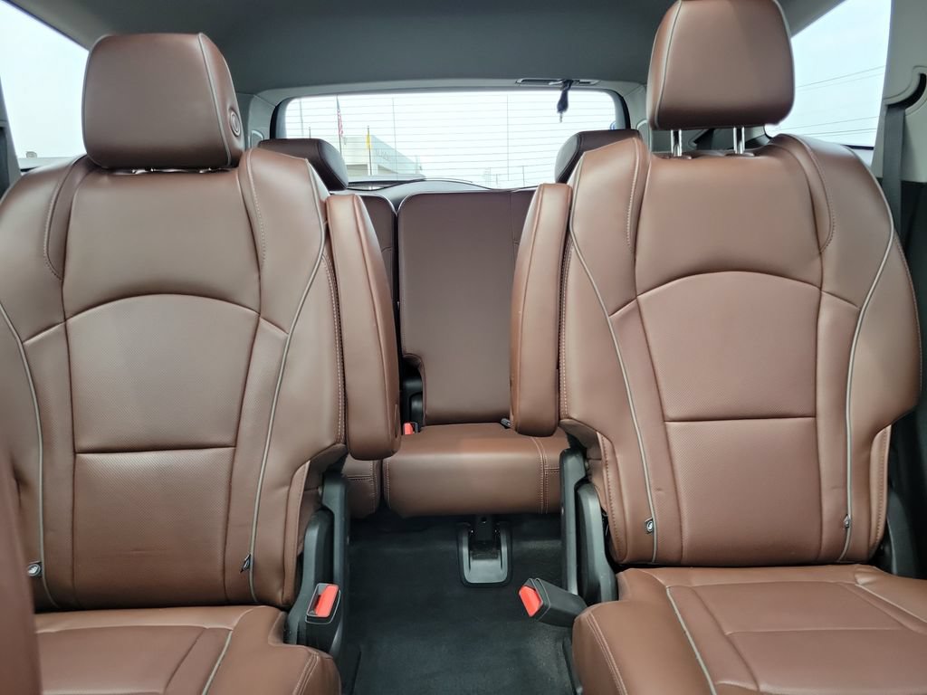 Used 2018 Buick Enclave Avenir w/ Avenir Technology Package AWD/4WD image 17