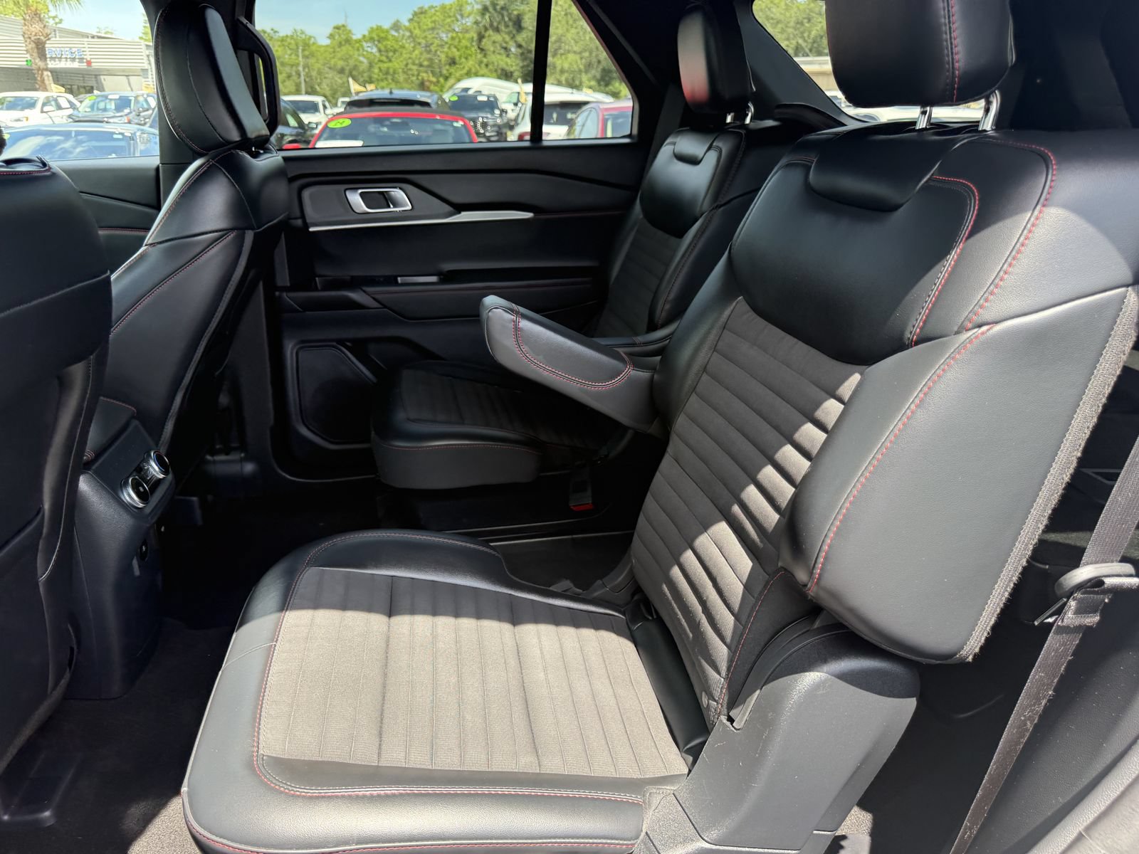 Certified 2025 Ford Explorer ST-Line AWD/4WD image 23