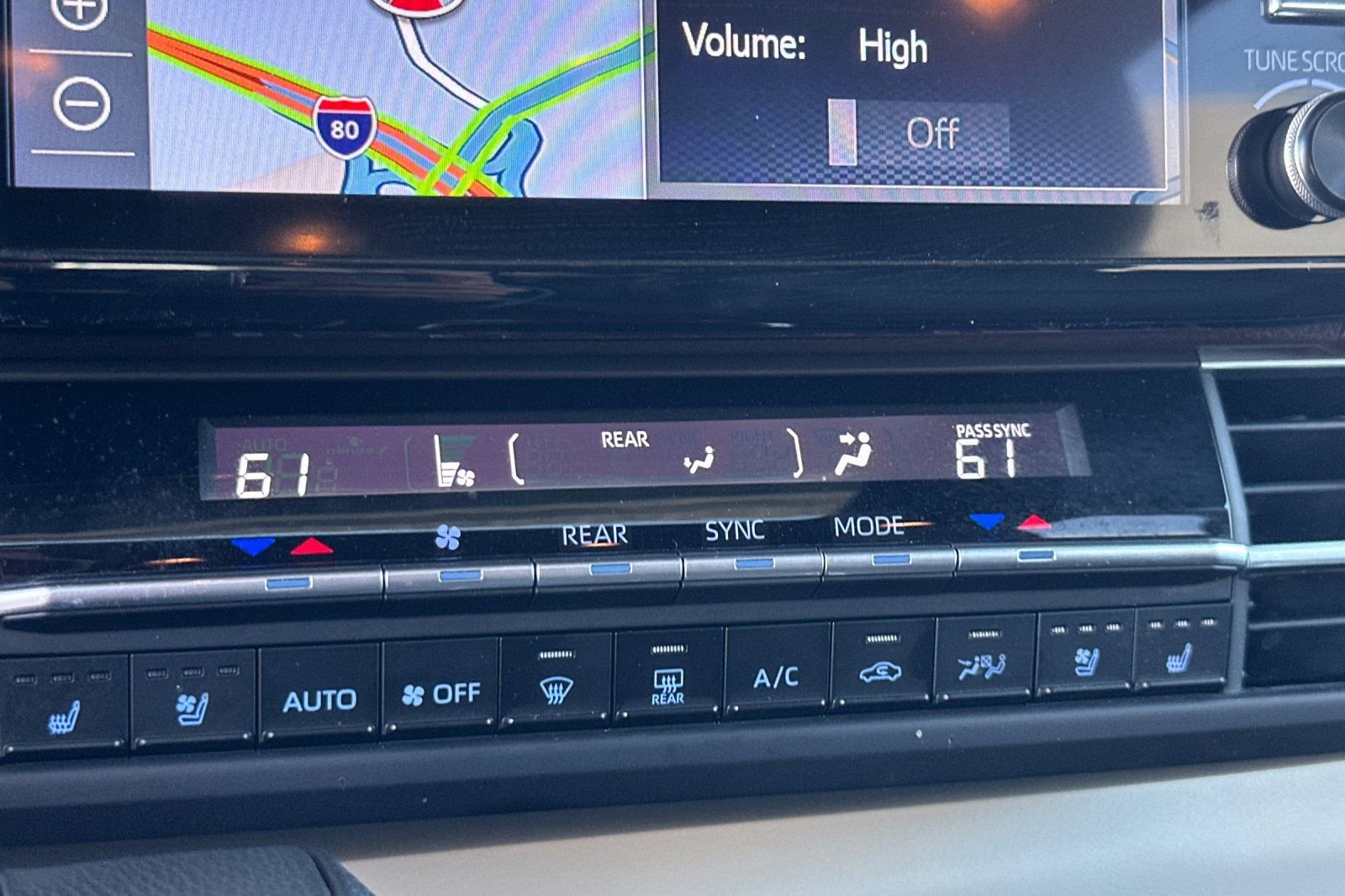 Used 2024 Toyota Sienna Platinum AWD/4WD image 21