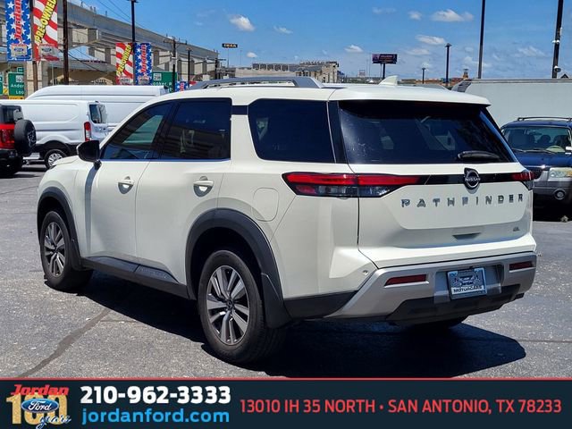 Used 2023 Nissan Pathfinder SL FWD image 3