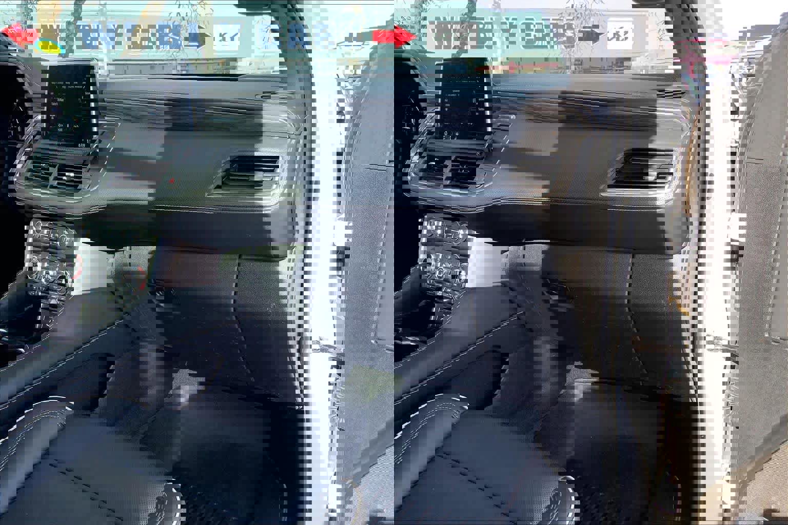 Used 2021 GMC Yukon XL SLT w/ SLT Premium Package image 18