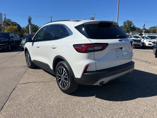 Certified 2025 Ford Escape SE image 4