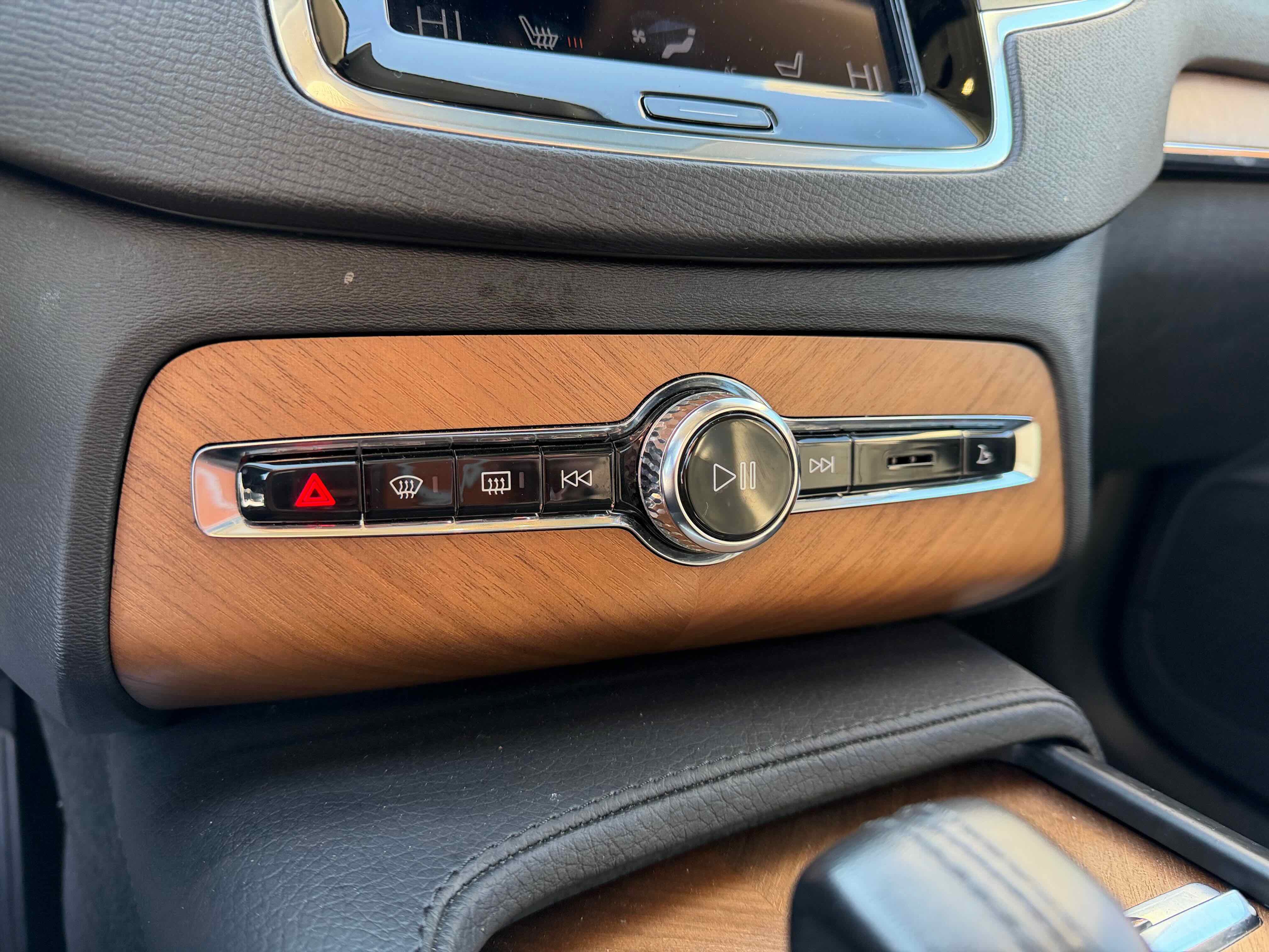 Used 2021 Volvo XC90 T8 Inscription Expression w/ Protection Package Premier image 23