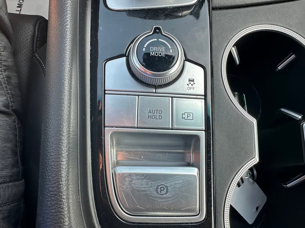 Used 2023 Genesis G70 2.0T image 15