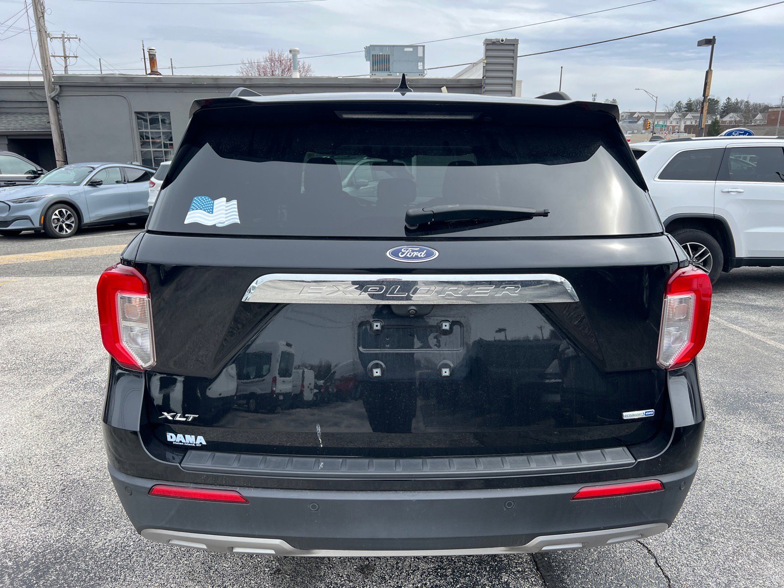 Certified 2020 Ford Explorer XLT w/ Equipment Group 202A image 5