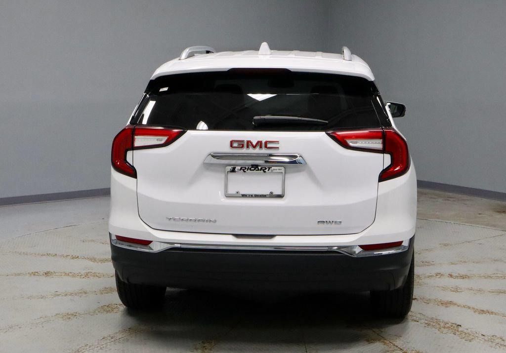 Used 2024 GMC Terrain SLT AWD/4WD image 10