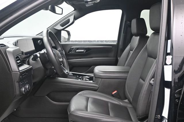 Used 2025 Chevrolet Suburban Z71 AWD/4WD image 6