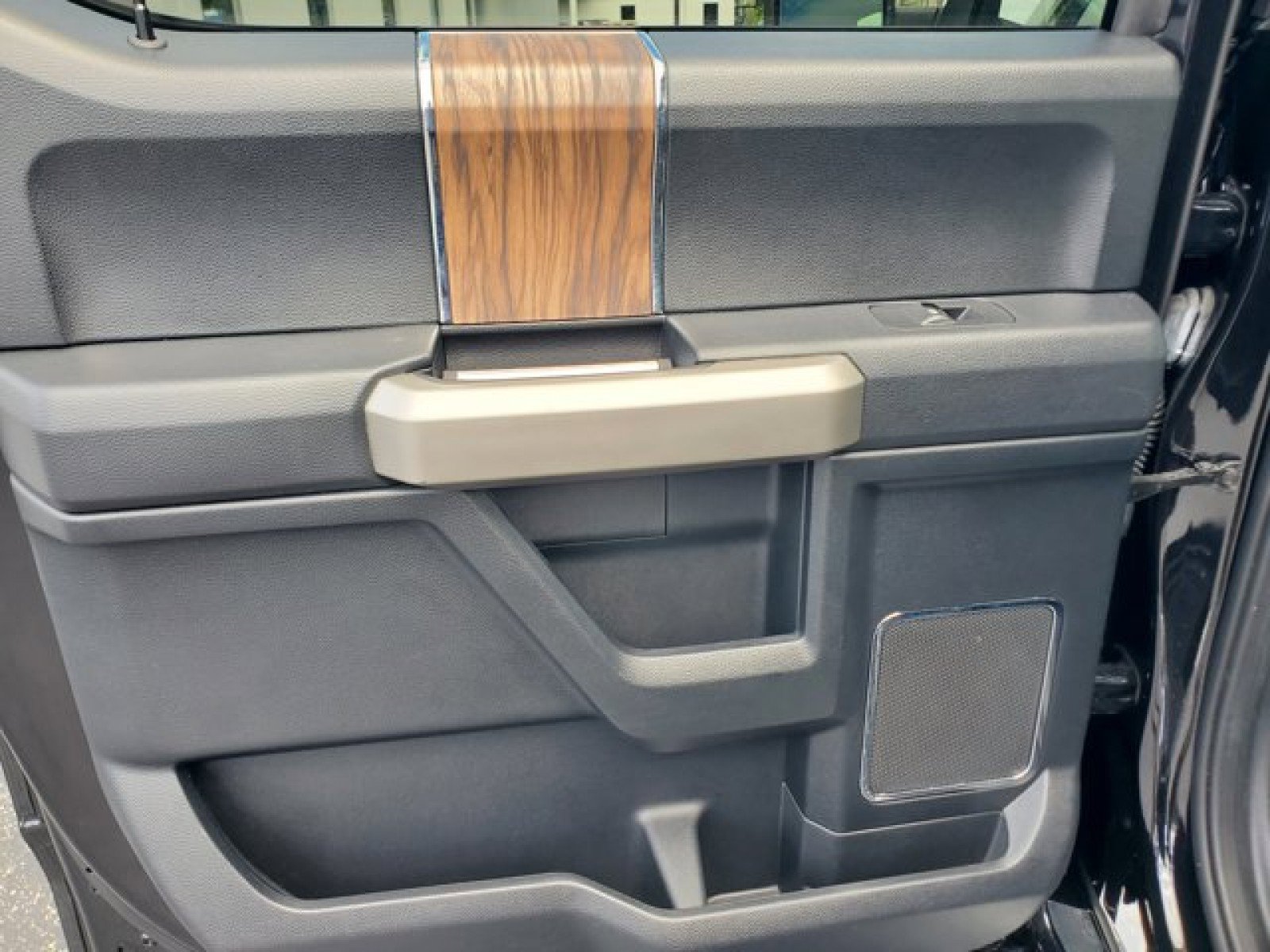 Certified 2020 Ford F150 Lariat image 30