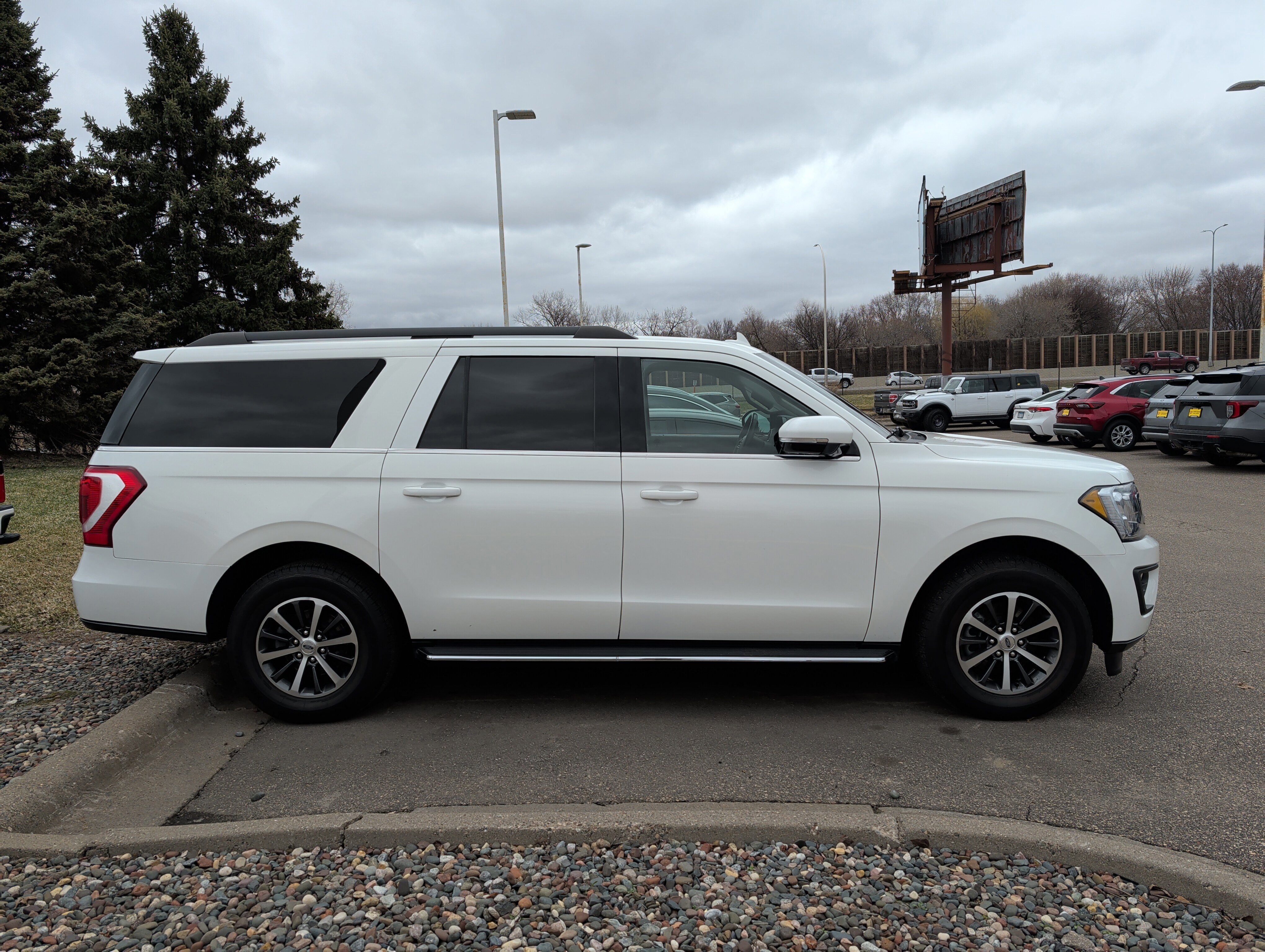 Certified 2021 Ford Expedition Max XLT image 3