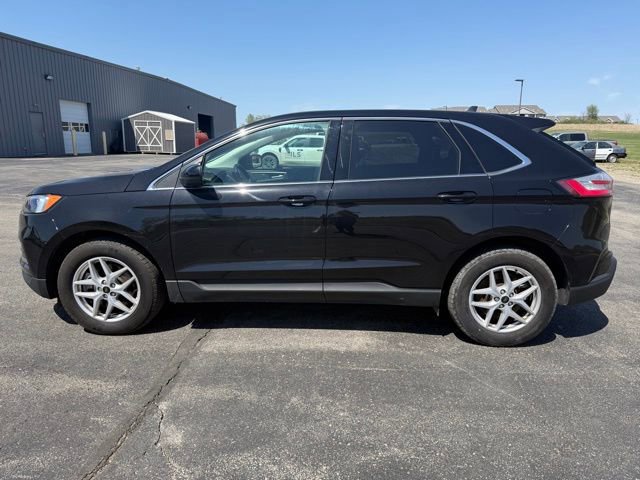 Certified 2024 Ford Edge SEL w/ Convenience Package AWD/4WD image 2